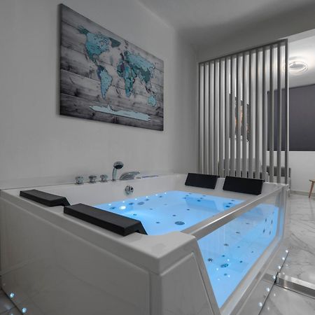Premium Jacuzzi Suite At The City Center, By Aqua Platinum Thessaloníki Eksteriør billede