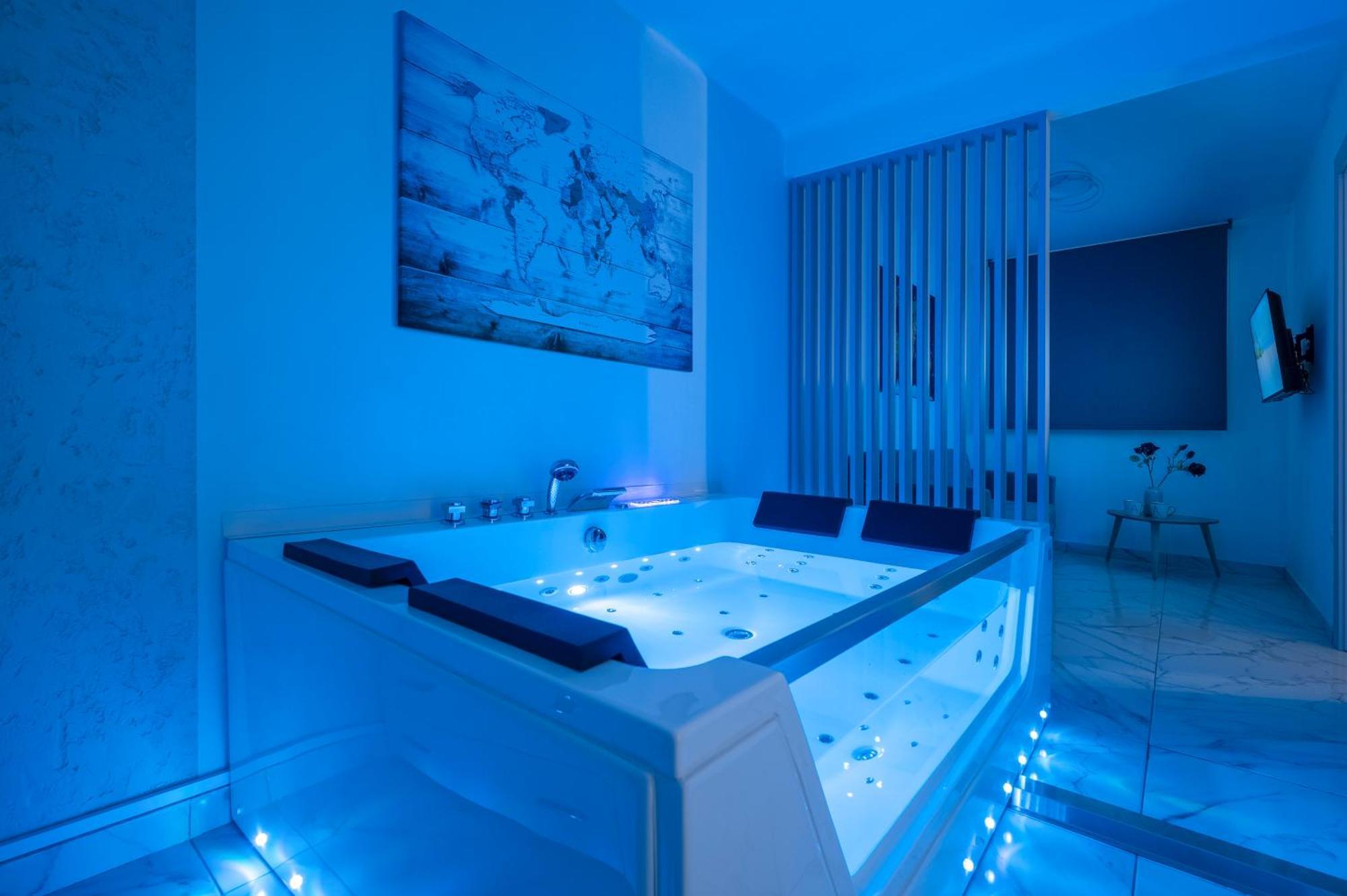 Premium Jacuzzi Suite At The City Center, By Aqua Platinum Thessaloníki Eksteriør billede