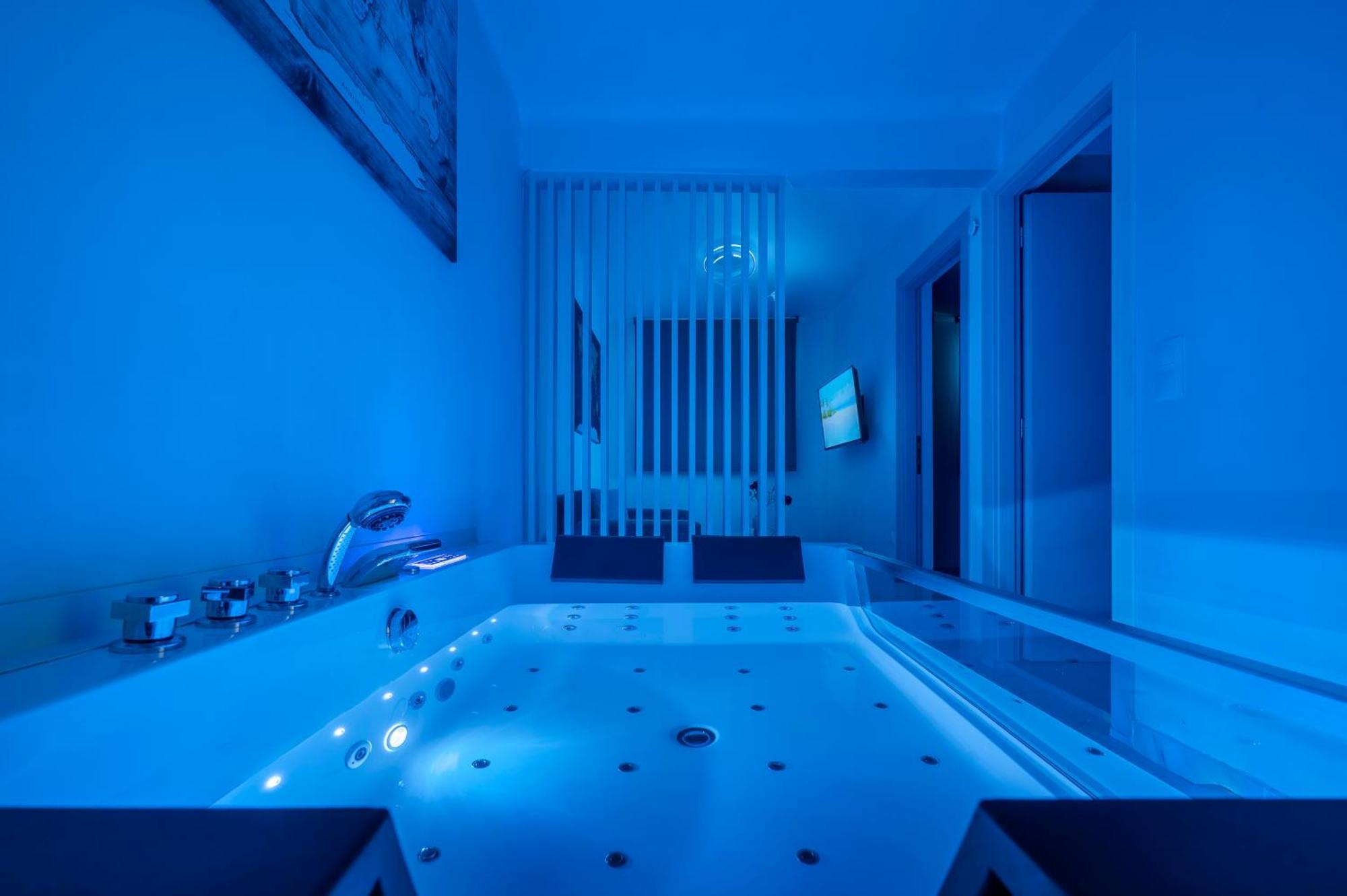 Premium Jacuzzi Suite At The City Center, By Aqua Platinum Thessaloníki Eksteriør billede