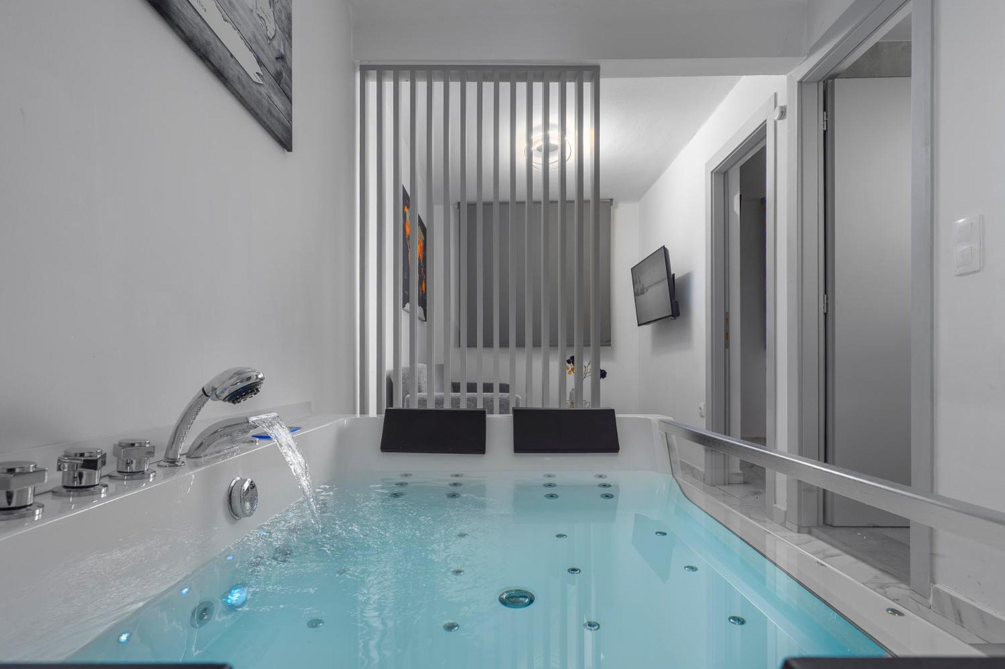Premium Jacuzzi Suite At The City Center, By Aqua Platinum Thessaloníki Eksteriør billede